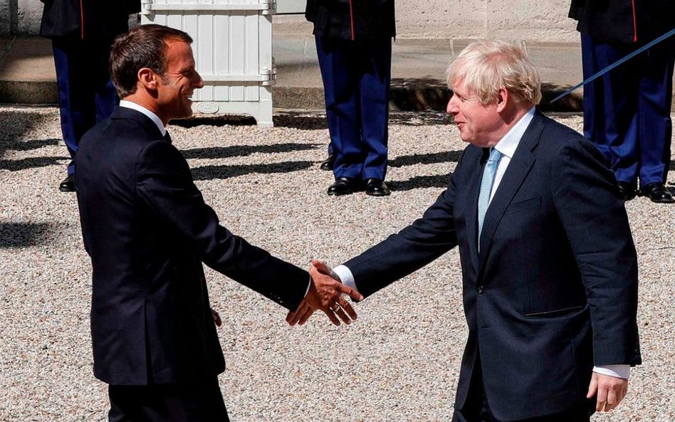 Emmanuel Macron i Boris Johnson w czwartek w Paryżu