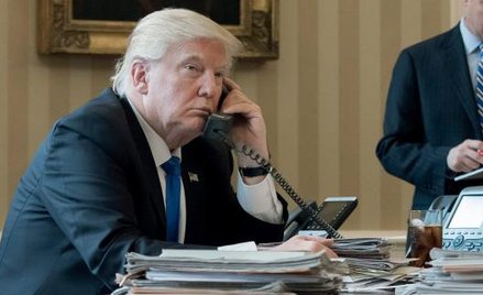 Amerykański prezydent w trakcie telefonicznej rozmowy z Władimirem Putinem