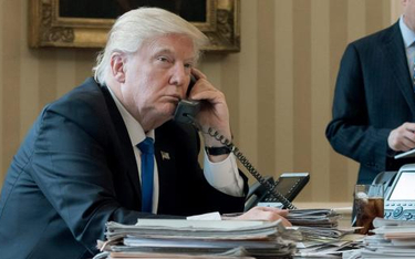 Amerykański prezydent w trakcie telefonicznej rozmowy z Władimirem Putinem