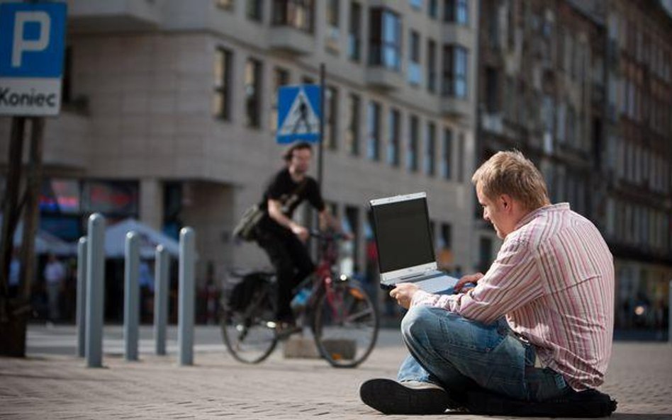 Uwolnienie przez wojsko częstotliwości rozszerzy dostęp Polaków do superszybkiego Internetu