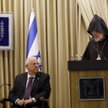 Jerozolima 26 kwietnia. Reuwen Riwlin i ormiański arcybiskup Aris Szirwanian na spotkaniu, na którym