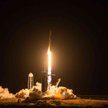 Rakieta Falcon 9 wynosi na orbitę statek Crew Dragon
