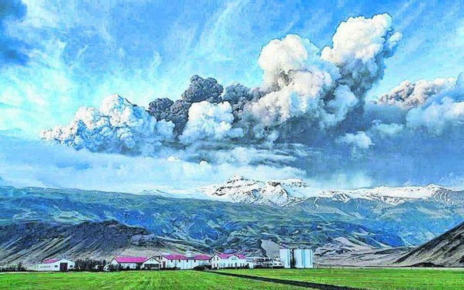 Wulkan Eyjafjallajoekull ostatnio wybuchł w grudniu 1821 r. i dymił do stycznia 1823 r. Ile to potrw