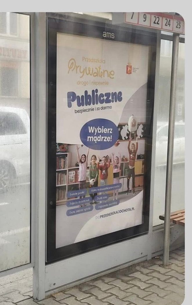 Ochota przeprowadziła kampanię promującą dzielnicowe placówki. Prywatne przedszkola określono jako d