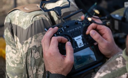 Akademia dronowa Tadajewskiego: ukraińscy żołnierze z frontu mają szkolić operatorów dronów. Eksperc
