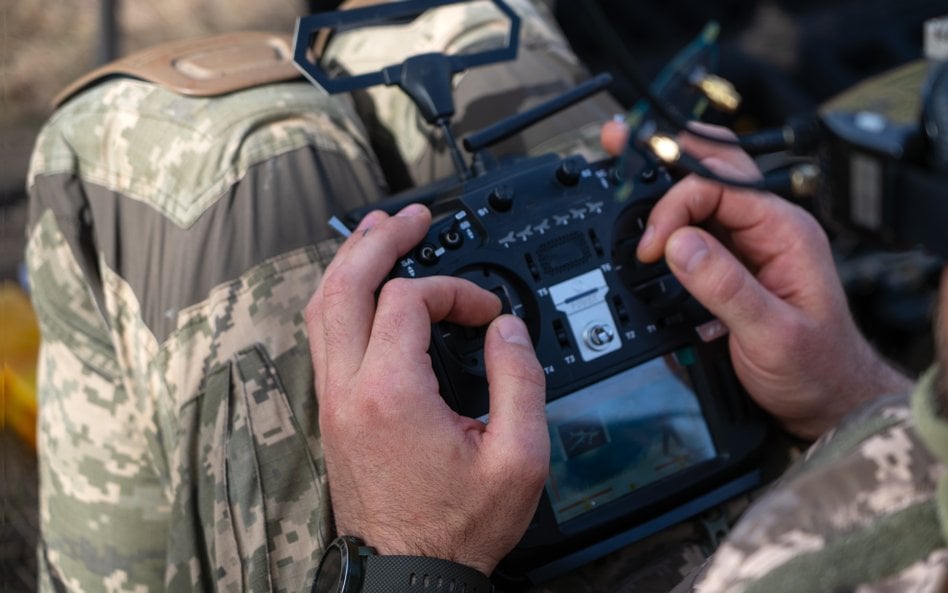 Akademia dronowa Tadajewskiego: ukraińscy żołnierze z frontu mają szkolić operatorów dronów. Eksperc