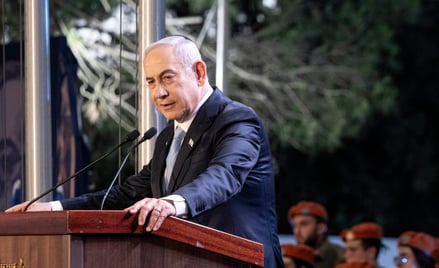 Premier Beniamin Netanjahu grozi, że Izrael uderzy z taką samą mocą, z jaką zostanie zaatakowany.