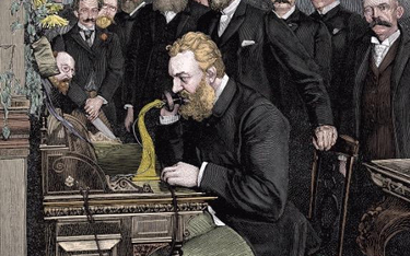 Alexander Graham Bell podczas prezentacji połączenia telefonicznego z Nowego Jorku do Chicago, 1892 