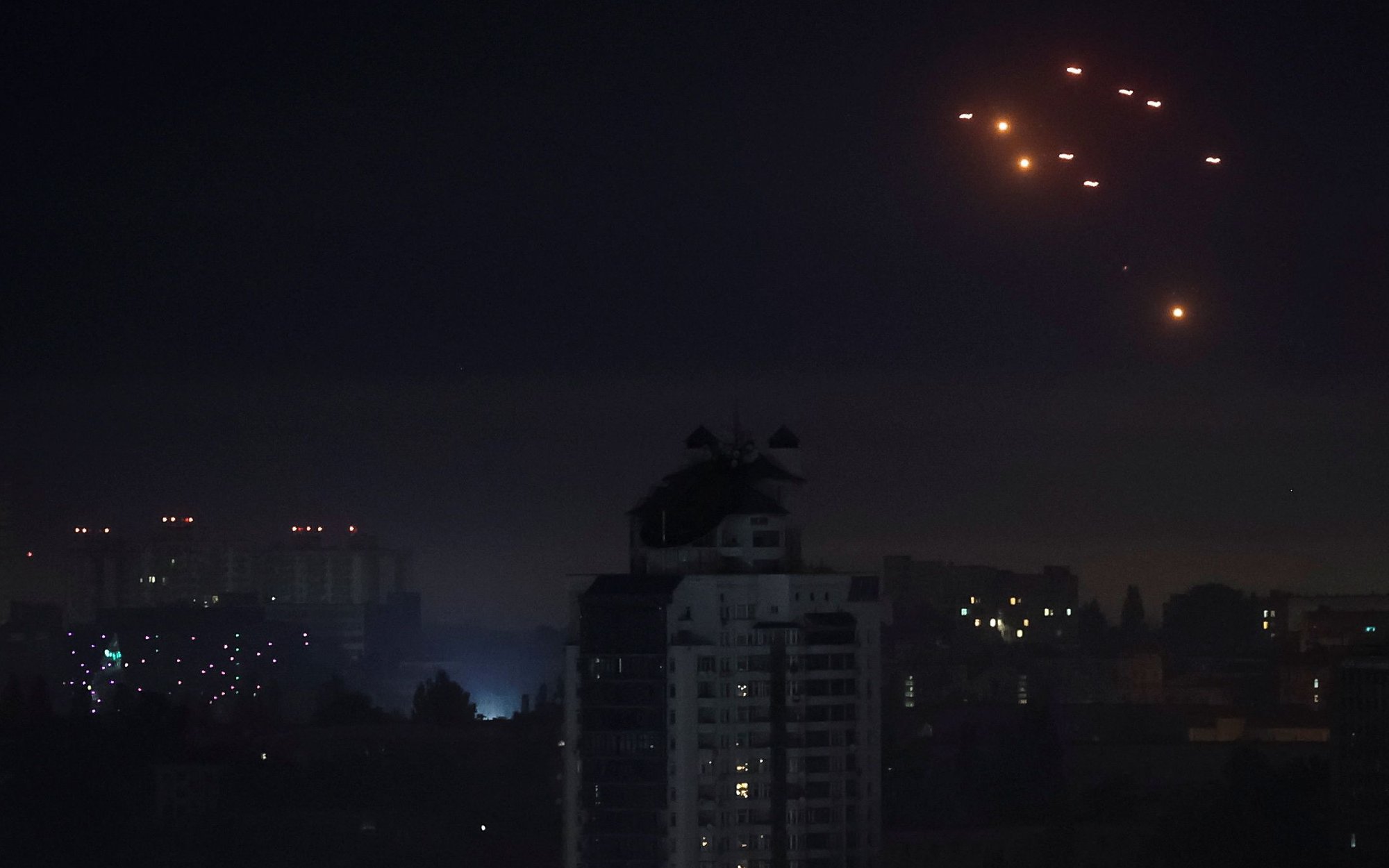 Ukraina: Trzecia noc z rzędu ze zmasowanym atakiem powietrznym Rosji. Celem m.in. Kijów