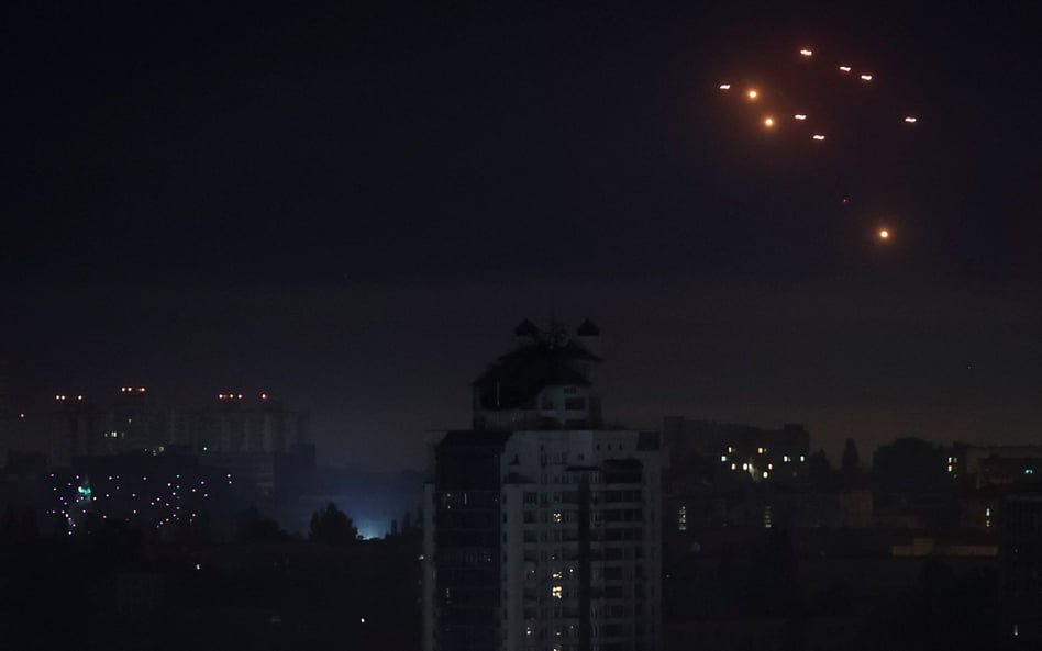 Kijów w czasie nocnego ataku dronów