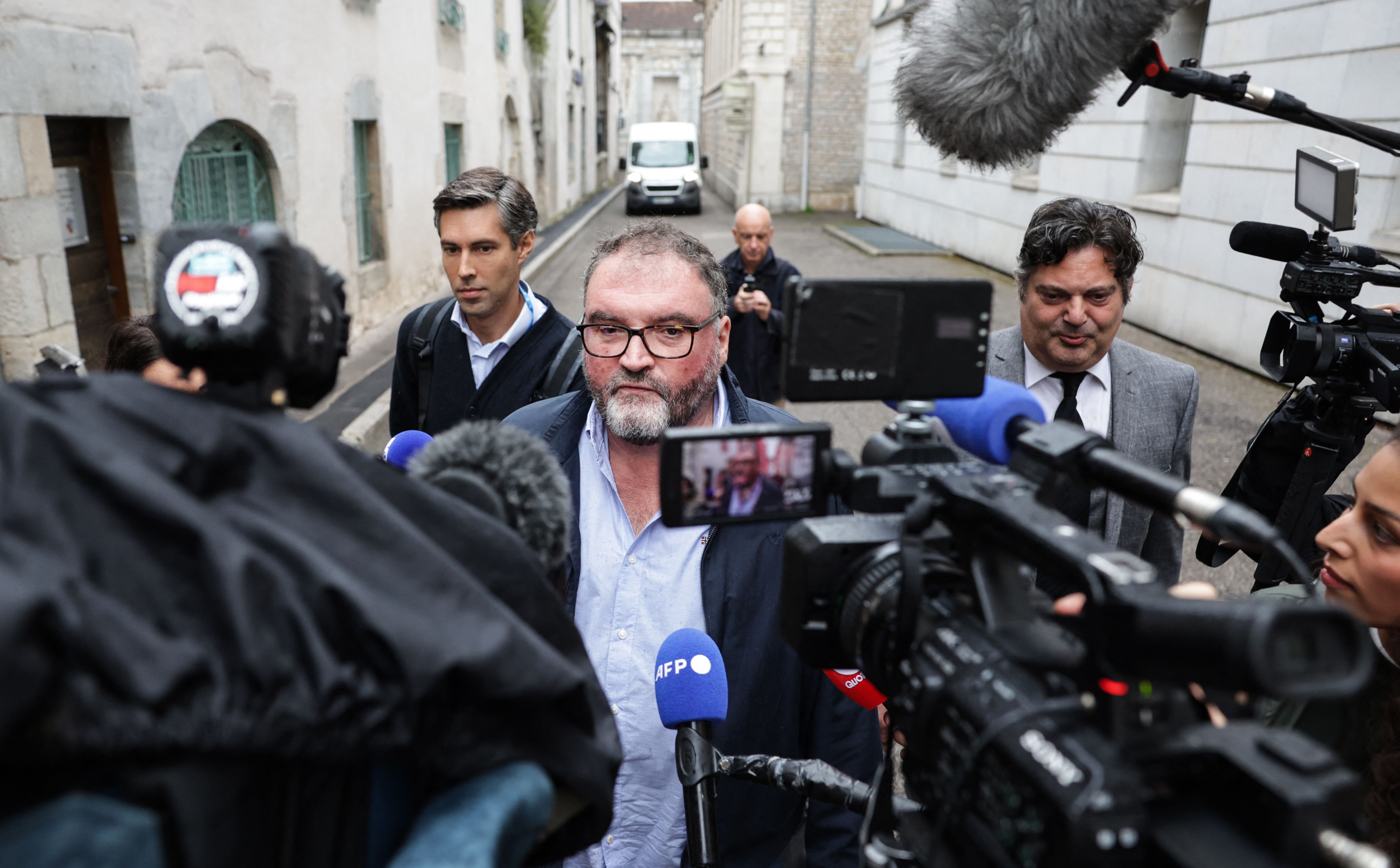 Francja: Lekarz truł pacjentow, by móc ich ratować. Rusza proces