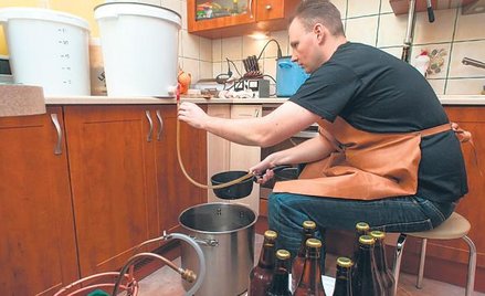Polacy własne kuchnie zamieniają na warzelnie. Zestaw do produkcji nie musi dużo kosztować