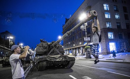 Zniszczone rosyjskie czołgi - ekspozycja na ulicach Kijowa, 23 sierpnia