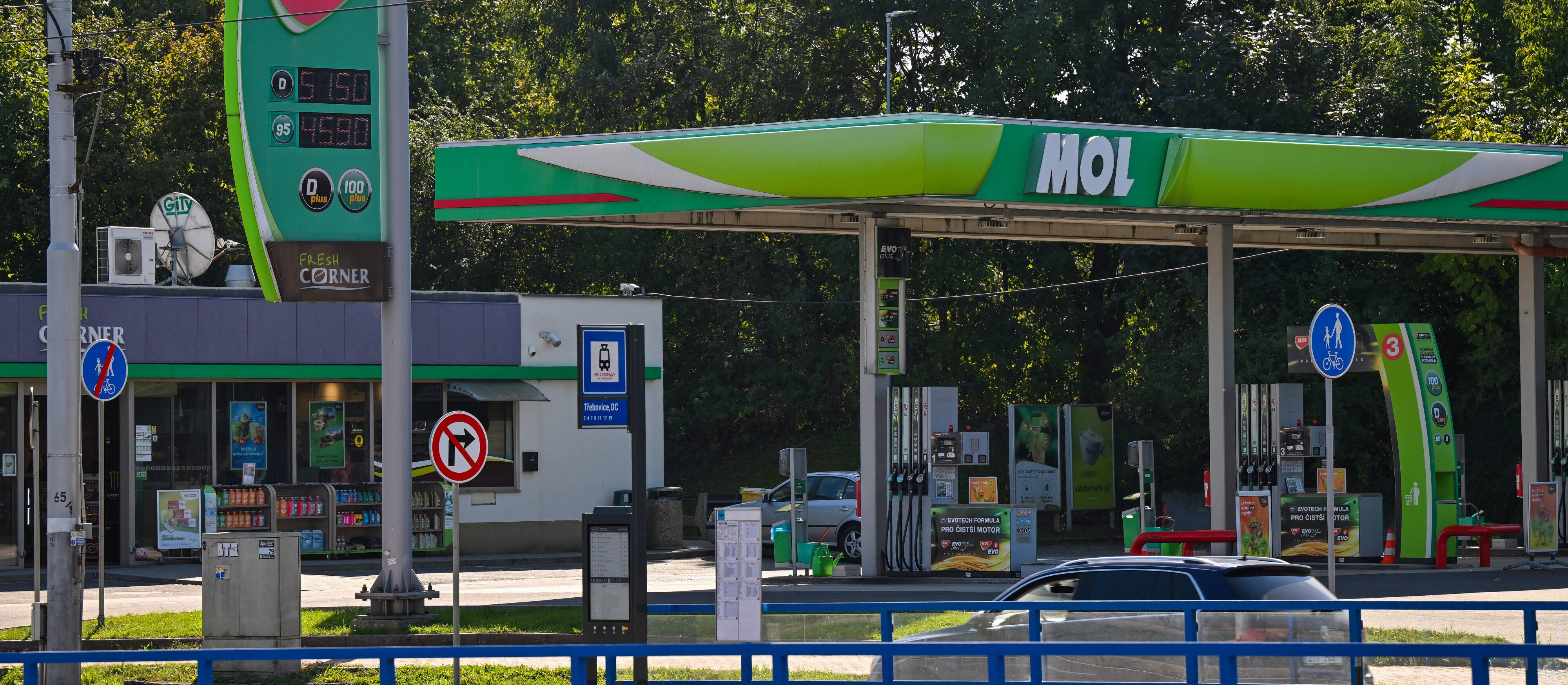 Węgrzy mogą przejąć udziały w polskiej rafinerii. Analitycy mają faworyta