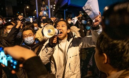 W Chinach doszło do protestów przeciw obostrzeniom, które przekształciły się w protesty antyrządowe