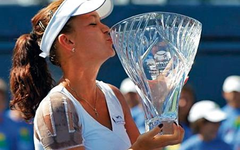 Radwańska pokonała w finale w Carlsbadzie Wierę Zwonariową 6:3,6:4 techniką, regularnością i spokoje