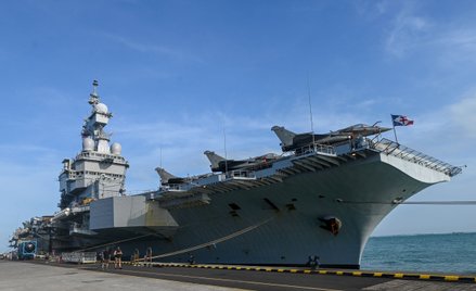 Francuski lotniskowiec Charles de Gaulle