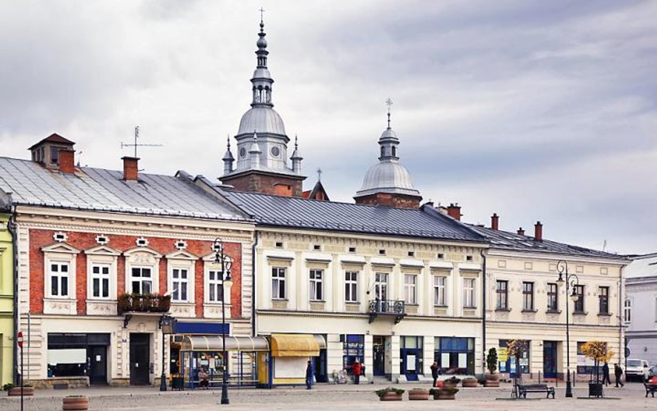 Nowosądecki rynek i jego okolice są coraz piękniejsze