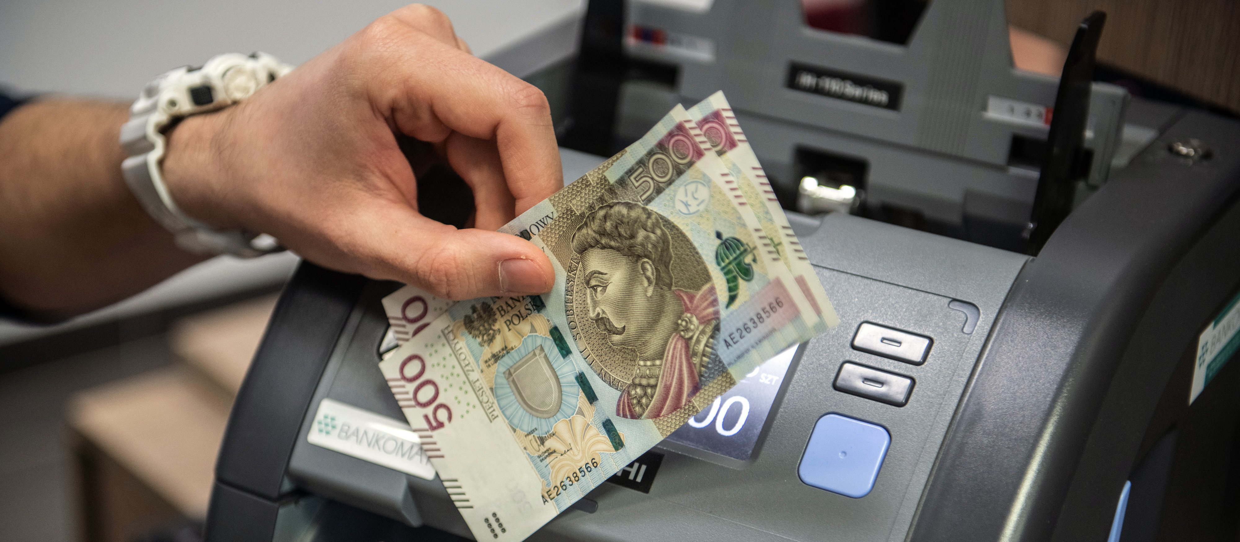 GUS: Pensje w Polsce rosną wolniej, ale wciąż biją rekordy – 8771 zł brutto w III kwartale