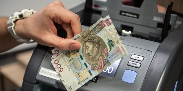 GUS: Pensje w Polsce rosną wolniej, ale wciąż biją rekordy – 8771 zł brutto w III kwartale