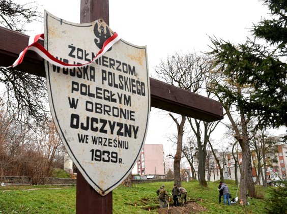 Fotografia z 21 listopada 2019 r. Eksperci Biura Poszukiwań i Identyfikacji Instytutu Pamięci Narodo