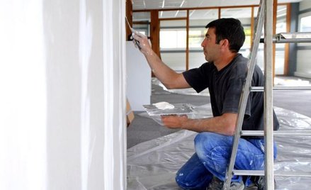 Zawsze warto ustalić w umowie, jaki zakres prac remontowych w wynajmowanym lokalu ma charakter konie