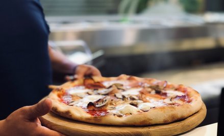 W 2022 roku pizza kupowana w sklepach zdrożała w Europie średnio o 15,9 procent.