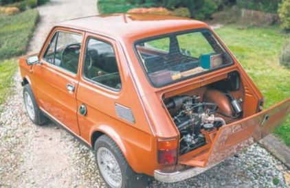 Umieszczony z tyłu silnik można odpalać „z kija”. To praktyczne przy uszkodzonym rozruszniku.