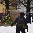 Policja w Petersburgu blokuje miejsce składania kwiatów ku pamięci o Nawalnym