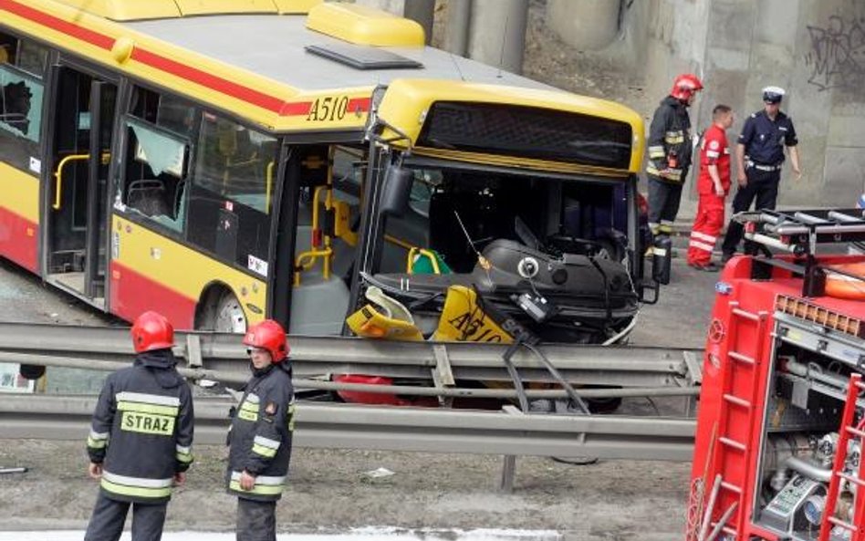 Strażacy za długo pracują