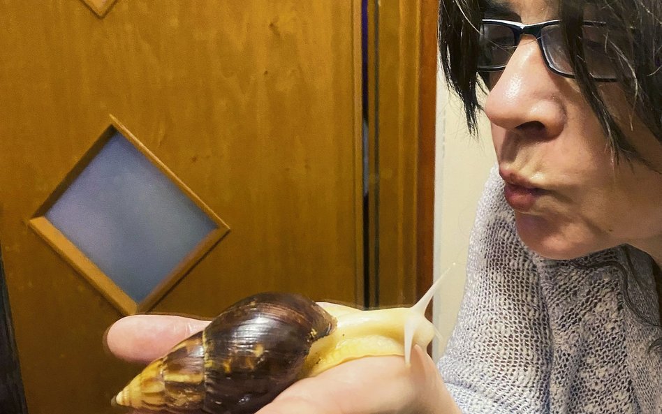 Prof. dr hab. Joanna Jurewicz – indolożka, lingwistka kognitywna, poetka i pisarka. Interesują ją sp