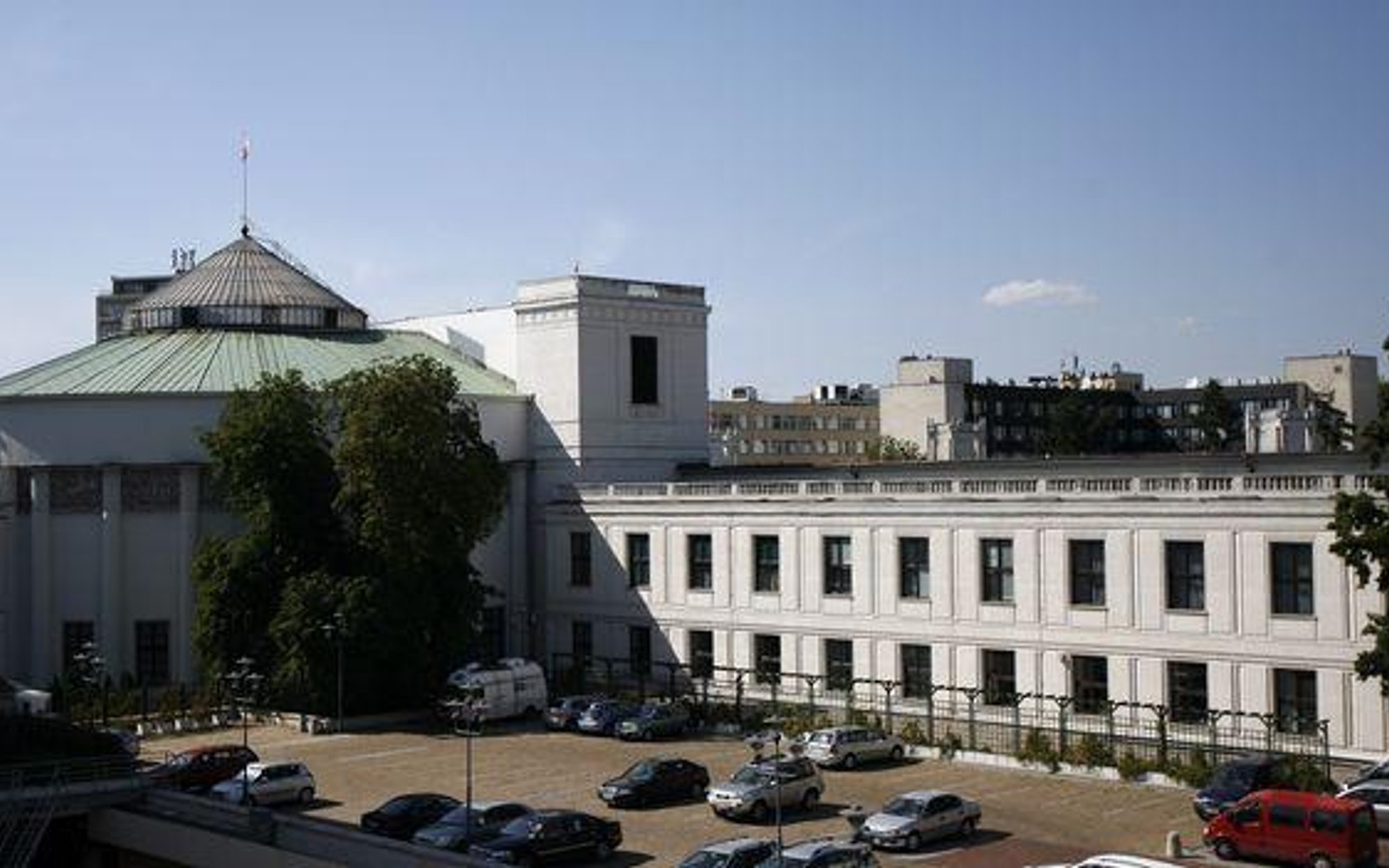 Carpets with pile structure and furniture resistant to fingerprints. We know how the parliamentary hotel will change.