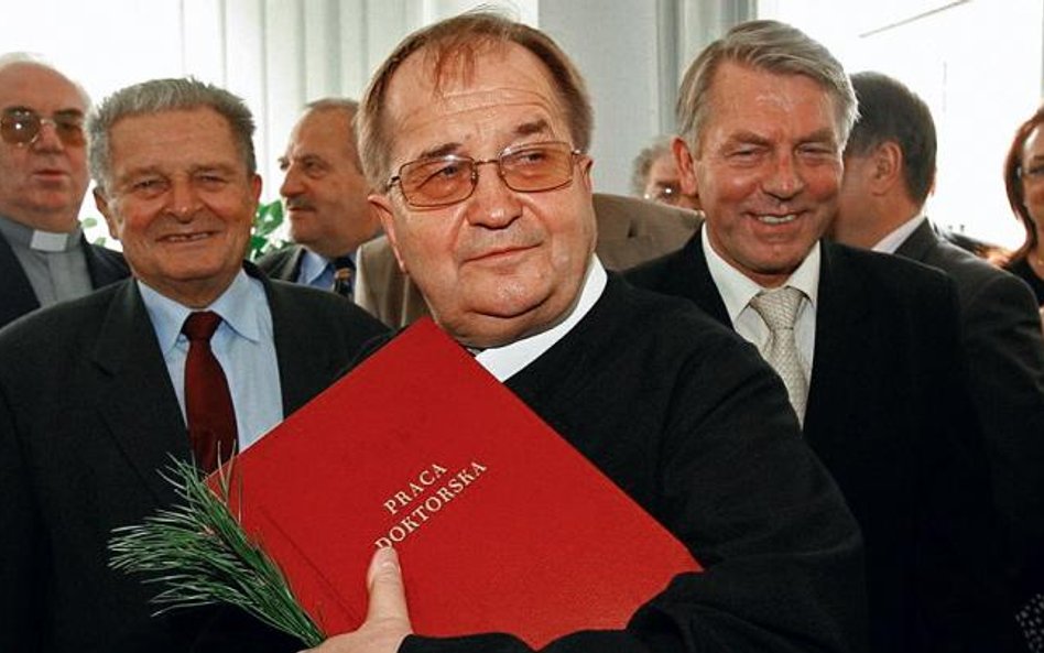 Czy o. Rydzyk mógł pisać o sobie