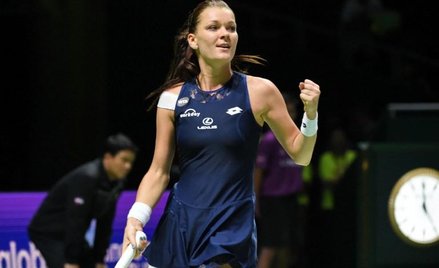 Agnieszka Radwańska po mistrzowsku wyszła z opresji i zagra w półfinale.