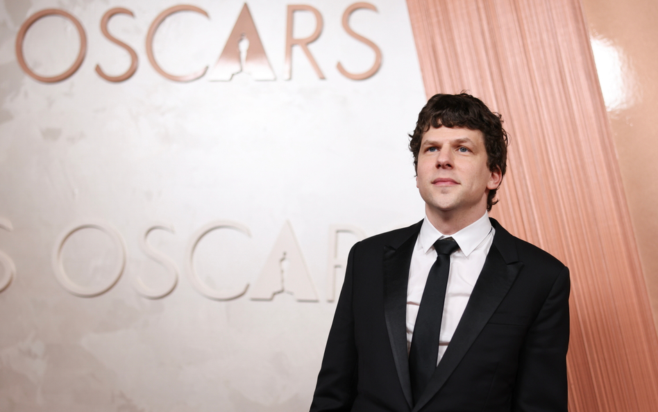 Jesse Eisenberg na gali rozdania Oscarów 2025