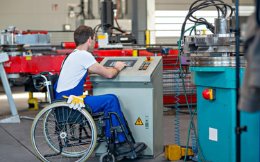 Pracodawca ma obowiązek stworzyć warunki pracy osobie niepełnosprawnej