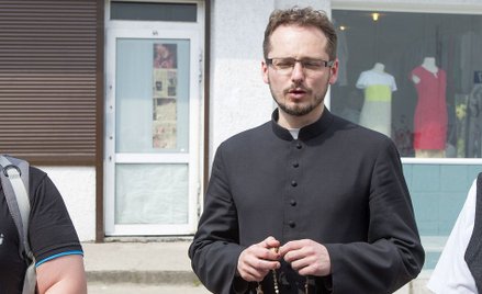 Łódzka kuria: Znany ksiądz z ekskomuniką. Przyjął drugi chrzest