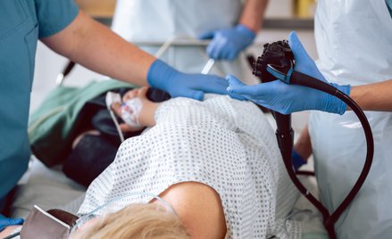 Ogromne kolejki na badania. Cięcia NFZ wydłużyły czas oczekiwania na kolonoskopię nawet do 2 lat
