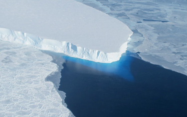 Gdyby lodowiec całkowicie się roztopił, spowodowałby wzrost poziomu oceanów o ok. 65 centymetrów.