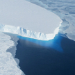 Gdyby lodowiec całkowicie się roztopił, spowodowałby wzrost poziomu oceanów o ok. 65 centymetrów.