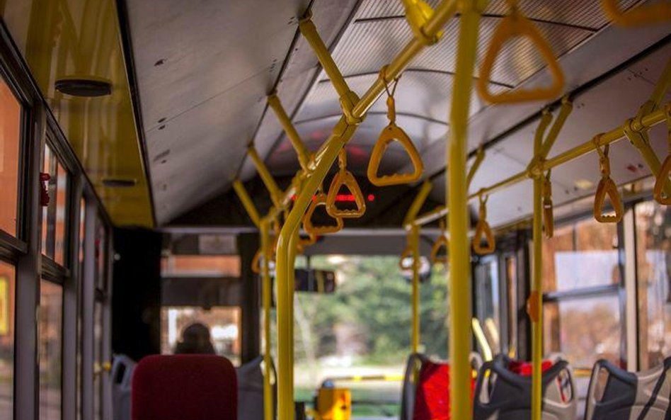 NSA: brak bocznej tablicy kierunkowej w autobusie to naruszenie warunków technicznych pojazdu