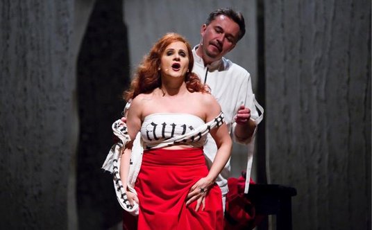 Anna Mikołajczyk i Robert Gierlach w trakcie próby spektaklu „Sąd Ostateczny”