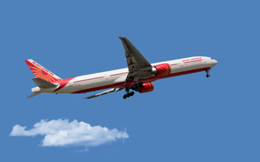 Nowe ograniczenia w Air India. Steward może być łysy, ale stewardesa nie może być siwa