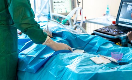 Koronawirus w Polsce: Rośnie liczba hospitalizowanych i wymagających respiratorów