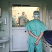 Mediana zarobków lekarzy to 25,6 tys. na kontrakcie, 23,7 tys. na etacie