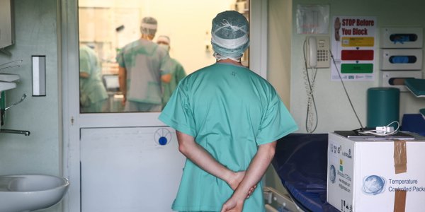 625 lekarzy specjalistów na kontraktach zarabia ponad 100 tys. zł miesięcznie