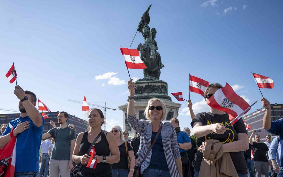 Prezydent Austrii w restauracji po 23. Teraz przeprasza