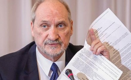 Antoni Macierewicz stwierdził, że jedną z przyczyn powołania nowej komisji smoleńskiej jest skandal 