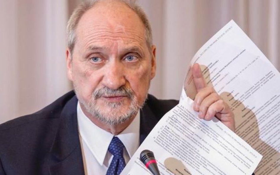 Antoni Macierewicz stwierdził, że jedną z przyczyn powołania nowej komisji smoleńskiej jest skandal 