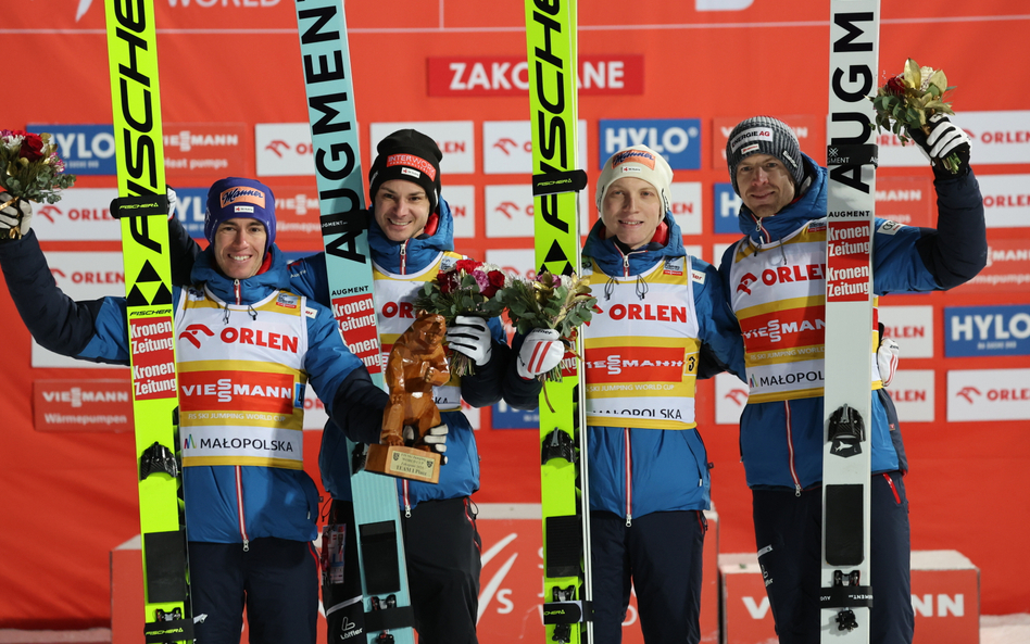 Austriacy, w składzie: Stefan Kraft, Manuel Fettner, Jan Hoerl i Michael Hayboeck zajęli pierwsze mi